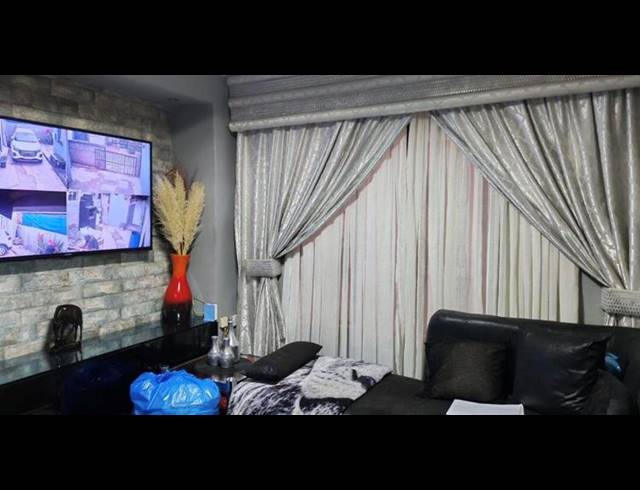 2 BEDROOM HOUSE FOR SALE IN CLAYVILLE EAST